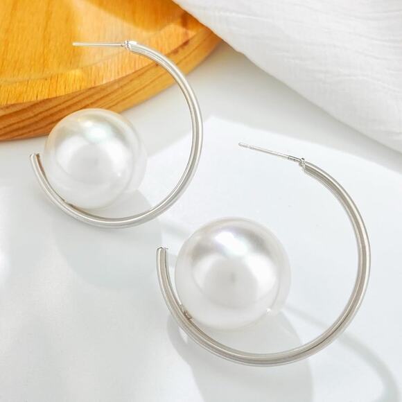 Silver hoop Large Pearl earrings - Picture 1 of 2